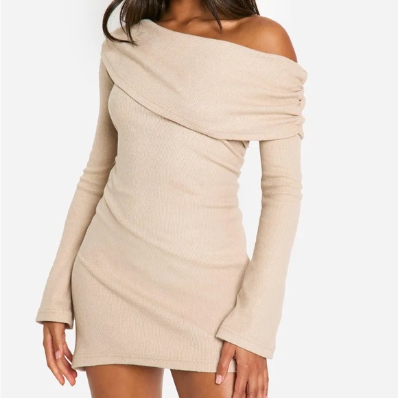 NWT Long Sleeve Cream Mini Off-Shoulder Dress - Picture 3 of 3